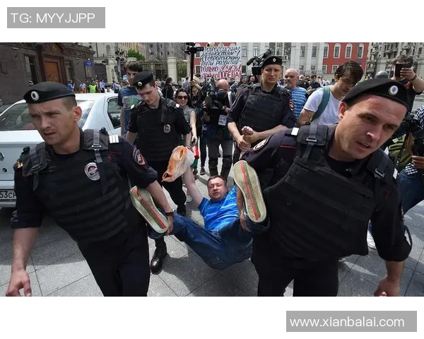 足球明星与黑帮球迷的复杂关系揭秘与背后故事探讨